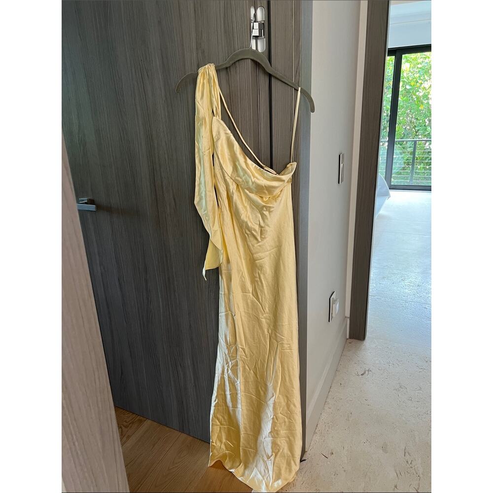 NEW! REVOLVE Australia SHOWPO Her Comes the Sun Celix satin maxi dress US M - Picture 8 of 11